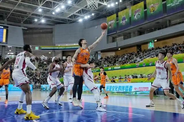 乐鱼体育app下载-28分大胜！上海2-0晋级CBA四强，季后赛格局初显